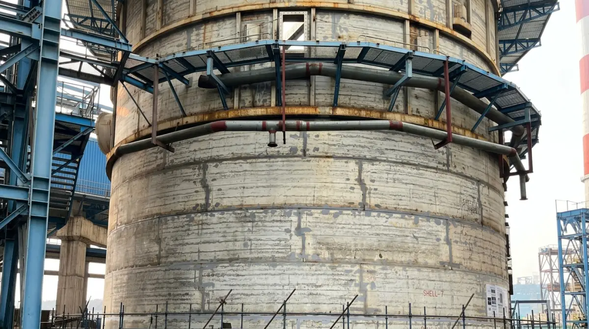 Absorber shell with erection cleats and stiffening ring, access scaffold at the base